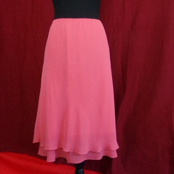 Pretty peach colored skirt - Picture 1 of 3